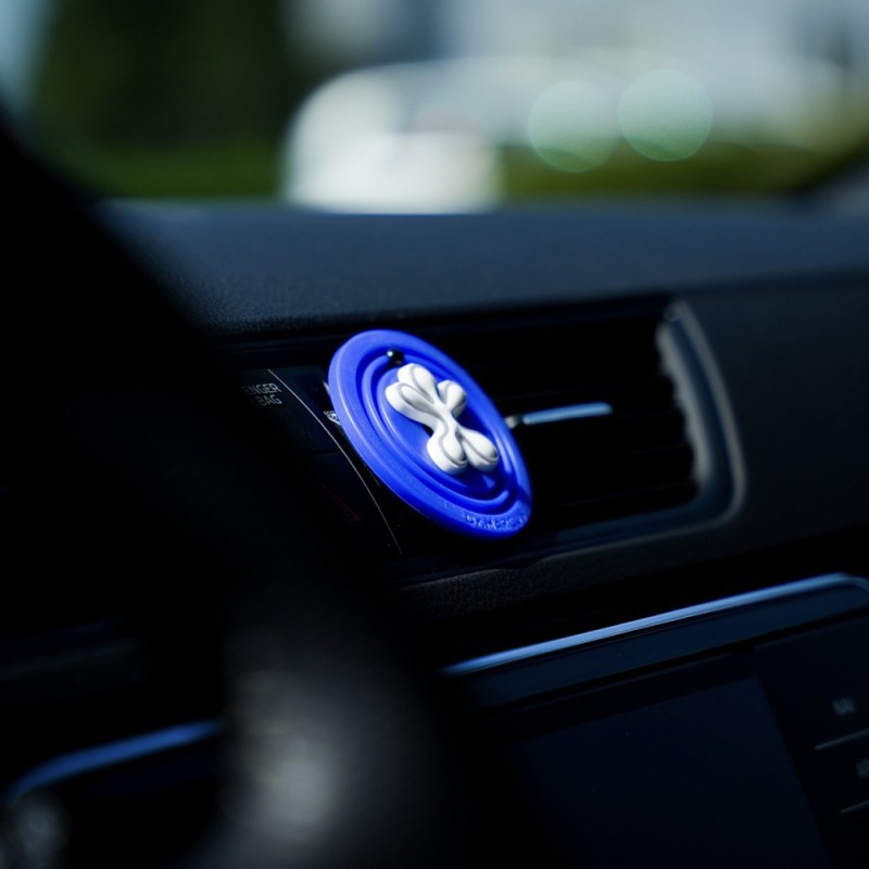 AMBIENTADOR DR. MARCUS DR. MARCUS...