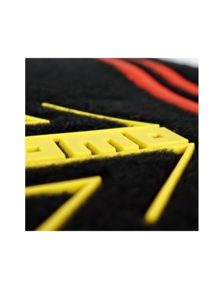 SET COMPLETO 4 PIEZAS ALFOMBRAS MOMO RACING UNIVERSALES NEGRO/ROJO
